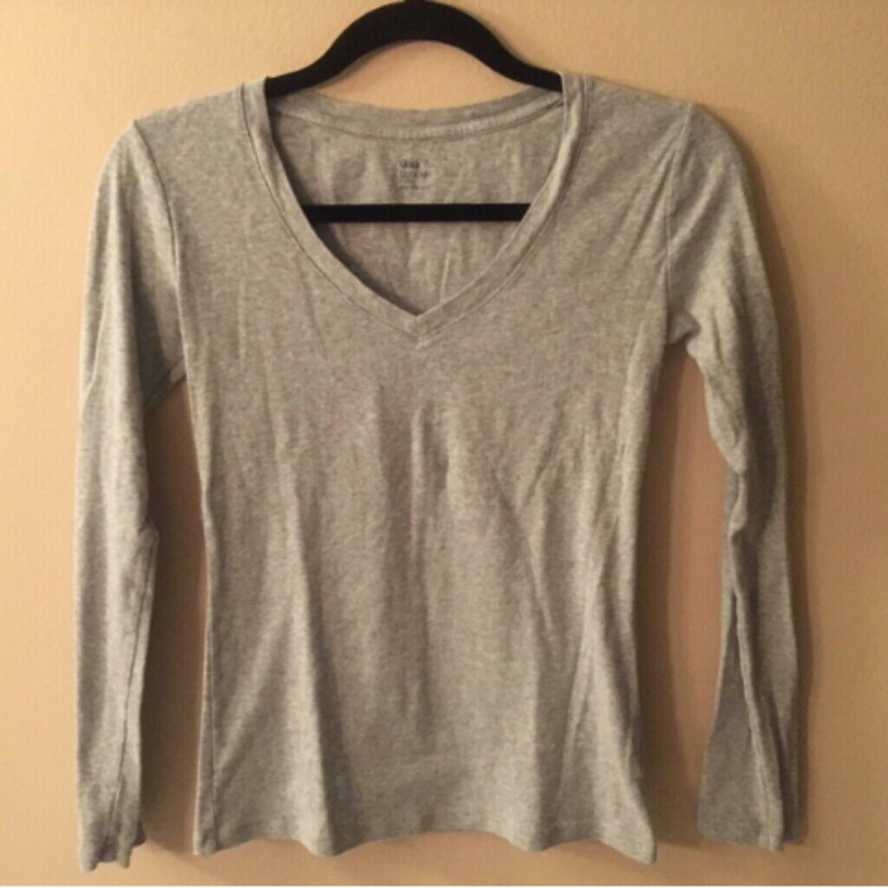 GAP long sleeve V-neck Tee